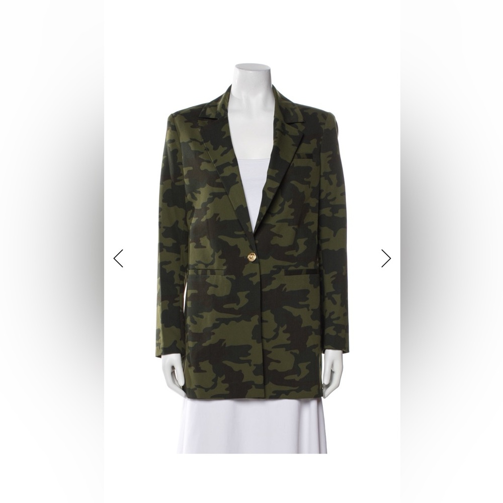 Laveer
Floral Print Blazer w/ Tags
Size: XS | US O